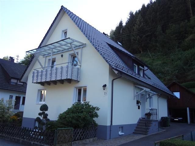 Wohnhaus in Gutach nach energetischer Sanierung mit neuen Fenstern